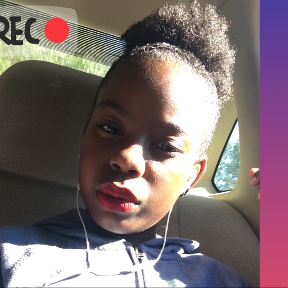 Meet your Posher, Tamia - Picture 1 of 1
